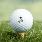 Blume der schwarzen Rose Golfball (Insitu T-Shirt)
