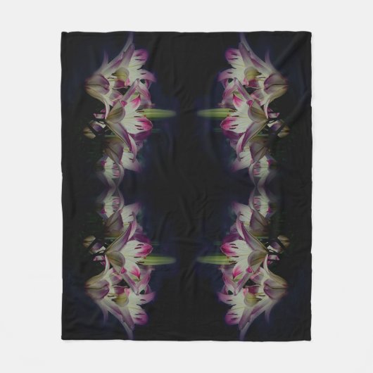 Blume der Weißen und Roten Lilie Abstrakt Fleecedecke (Vorderseite)