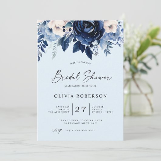 Blume des Blue Wedding Brautparty Einladung (Stehend Vorderseite)