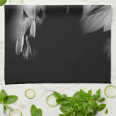 Blume des Herzens in Schwarz und Weiß Handtuch (Gefaltet)
