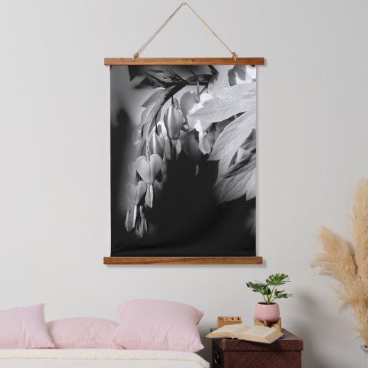 Blume des Herzens in Schwarz und Weiß Wandteppich Mit Holzrahmen (Schlafzimmer)