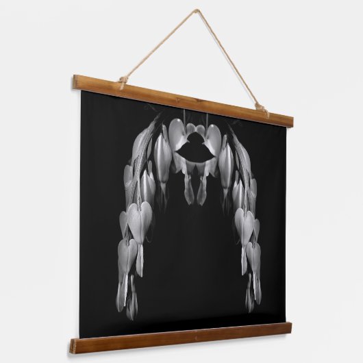 Blume des Herzens in Schwarz-Weiß Abstrakt Wandteppich Mit Holzrahmen (Gewinkelt)
