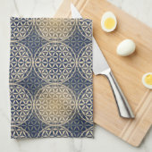 Blume des Lebens - Muster der Briefmarke - blauer  Handtuch (Viertel Falte)