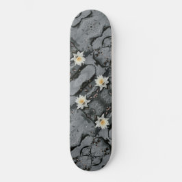 Blume des Wasserlilienbeckens verändert Skateboard