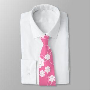 Blume des Weißbuchs in Rosa Krawatte