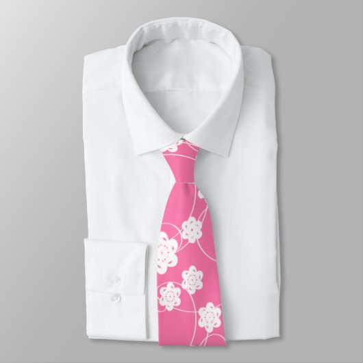 Blume des Weißbuchs in Rosa Krawatte (Gebunden)