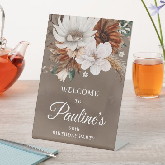 Blume des weißen neutralen Untergangs 70. Geburtst Sockelschild (In Situ)