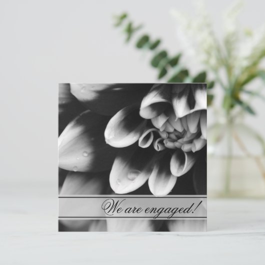 Blume-Engagement-Partei für Schwarz und Weiß Einladung (Stehend Vorderseite)