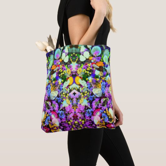 Blume fallender Tasche (Von Nahem)
