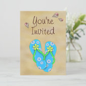 Blume Flip Flops, Seashells und Sand Geburtstag Einladung (Stehend Vorderseite)