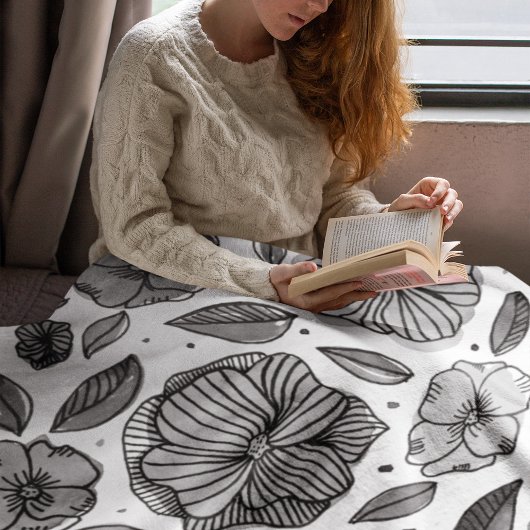 Blume für Aquarell und Tinte - Schwarzweiß Fleecedecke