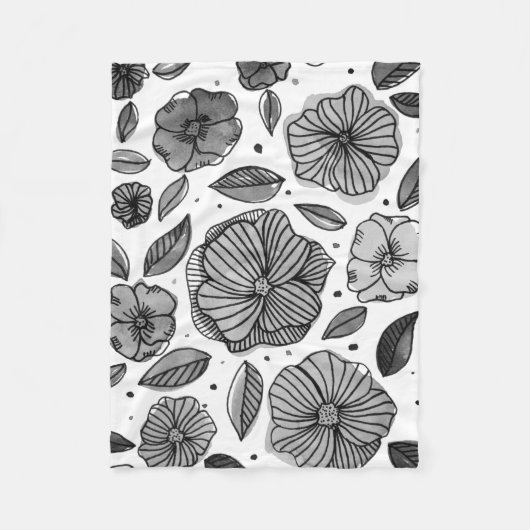 Blume für Aquarell und Tinte - Schwarzweiß Fleecedecke (Vorderseite)