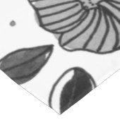 Blume für Aquarell und Tinte - Schwarzweiß Tischdecke (Schrägansicht)