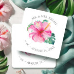 Blume für tropische Hochzeiten und Hibisken Rechteckiger Pappuntersetzer<br><div class="desc">Die tropischen Hochzeitsfeiern wurden mit einer Nachbildung meiner ursprünglichen Aquarell Hibiskus Blume und Monstera Palm Blätter in lebhaften Farbtönen und Grüntönen entworfen. Personalisieren Sie mit Ihrem Namen und Ihrem Hochzeitsdatum. Weitere luauische Gastgeschenke Hochzeiten und Party-Dekoration finden Sie unter www.zazzle.com/dotellabelle</div>
