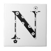 Blume Gemusterter Buchstabe N Fliese (Vorderseite)