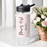 Blume Girl Blush Pink Brautparty Trinkflasche<br><div class="desc">Blume Girl Water Flasche in Blush Pink für Hochzeit,  Brautparty,  Brautparty,  Junggeselinnen-Abschied. Karo mehr Produkte mit diesem Design in der Kollektion unten.</div>