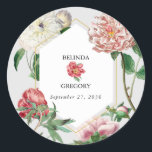 Blume Hochzeiten von Watercolor Pink White Peonies Runder Aufkleber<br><div class="desc">Eine wunderschöne Aquarellpink und weiße Pfannkuchen Blume Hochzeitsdesign mit goldenem geometrischem Rahmen. Ein einzigartiges Design, das Vintage botanische Tornfloralen in Rosa und Weiß verwendet. Ein elegantes, rosa-weiße Pfannkuchen mit Blumenmuster und einem Hauch von Grün. Ein elegantes, geometrisches Rahmen Hochzeitsaufkleber-Design mit modernen Elementen. Auch die passenden Hochzeitseinladungen und andere Schreibwaren sind...</div>