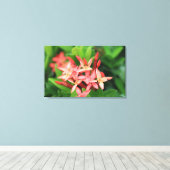 Blume im Dschungel Leinwanddruck (Insitu (Holzboden))