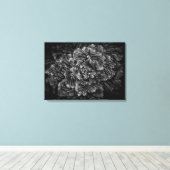 Blume im Garten in Schwarz und Weiß Nr. 42 Leinwanddruck (Insitu (Holzboden))
