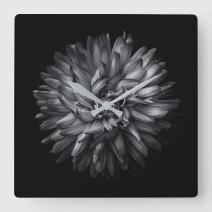 Blume im Hintergrund in Schwarz und Weiß 20 Quadratische Wanduhr