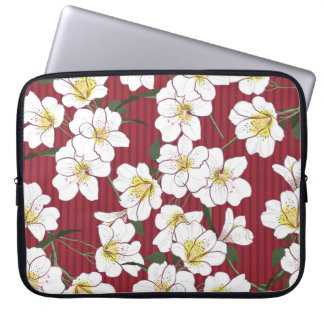 Blume im Weißen Garten: Vintager Streifen Laptopschutzhülle