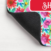 Blume in Aquamarin, rot und rosa Mousepad (Ecke)