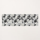Blume in Beige und Schwarz Yogamatte (Rückseite (Horizontal))