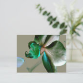 Blume in Blau, Grün und Grau Postkarte (Stehend Vorderseite)
