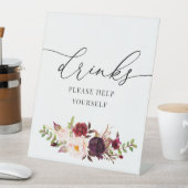 Blume in Bordeaux und Rosa Sockelschild (In Situ)