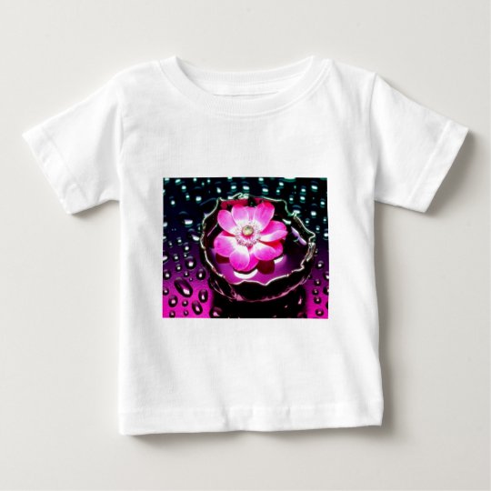 Blume in der Schale Wasser Baby T-shirt