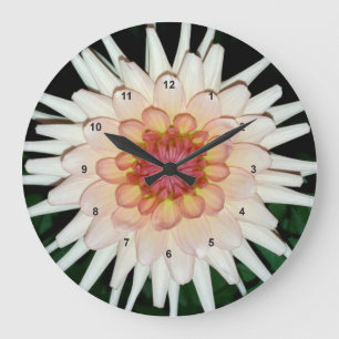 Blume in einer coolen Nacht Große Wanduhr