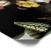Blume in einer Vase mit Muscheln und Insekten Poster (Ecke)