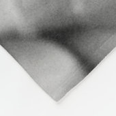 Blume in Händen Fleecedecke (Ecke)