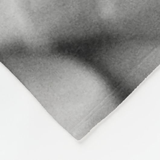 Blume in Händen Fleecedecke (Ecke)