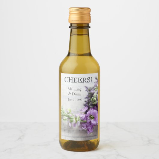 Blume in Lavendeltönen bei alter Musik Weinetikett (Vorderseite)