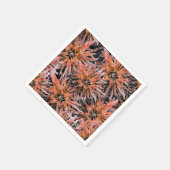 Blume in Orange und Braun. Serviette (Ecke)