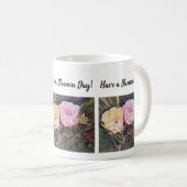 Blume in Rosa und Gelb Kaffeetasse (VorderseiteRechts)