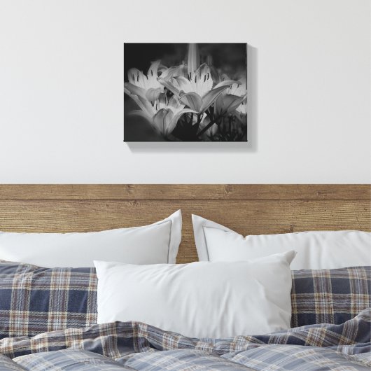 Blume in Schwarz und Weiß Leinwanddruck (Insitu (Schlafzimmer))