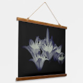 Blume in Schwarz und Weiß Wandteppich Mit Holzrahmen (Gewinkelt)