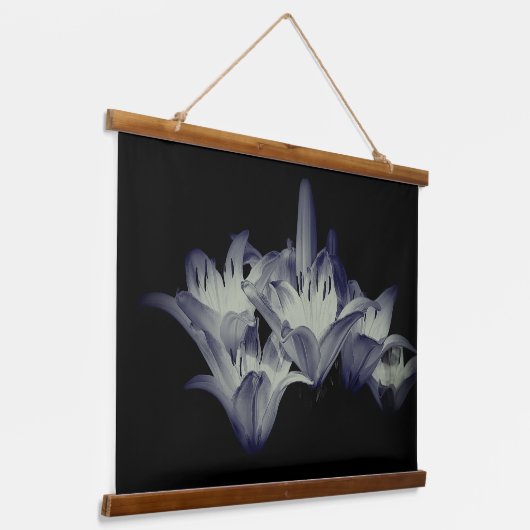 Blume in Schwarz und Weiß Wandteppich Mit Holzrahmen (Gewinkelt)