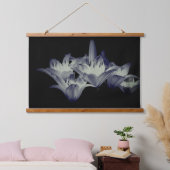 Blume in Schwarz und Weiß Wandteppich Mit Holzrahmen (Schlafzimmer)
