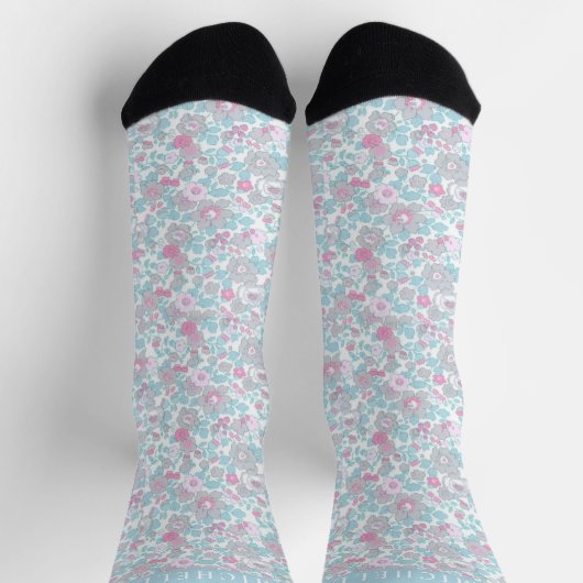 Blume in Weißblautönen Rosa Pastellfarben Socken (Oben)