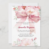 Blume Liebe ist in blühend rosa Bug Brautparty Einladung (Vorderseite)