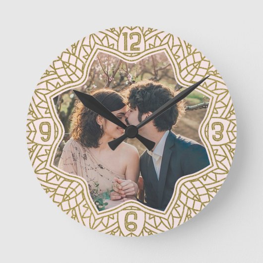 Blume Mandala florales Foto Blush Pink Gold Runde Wanduhr (Vorderseite)