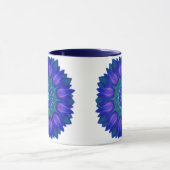 Blume Mandala mit leuchtenden Blautönen Tasse (Zentrum)