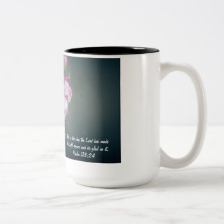 Blume mit der Bibel-Vers-Tasse Zweifarbige Tasse