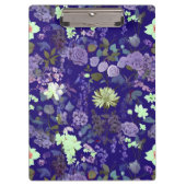 Blume mit eleganter und faszinierender Atmosphäre Klemmbrett (Vorderseite)