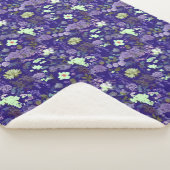 Blume mit eleganter und geheimnisvoller Atmosphäre Sherpadecke (3/4)