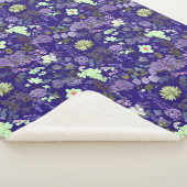 Blume mit eleganter und geheimnisvoller Atmosphäre Sherpadecke (3/4)