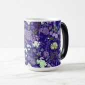 Blume mit eleganter und geheimnisvoller Atmosphäre Verwandlungstasse (VorderseiteRechts)